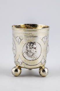 Ball foot cup: Ball-foot cup Nuremberg, master Jakob Pfaff (master from 1675), around 1700 silver, partially gilded. On the wall four oval medallion alternating with portraits of emperors and fruit still life. On