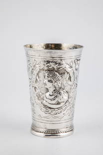 Large baroque cup: Large baroque cup Hamburg, master Adolff Steinwech (master from 1663), around 1670 silver. On the wall with high relief plated portrait of a lady in a laurel wreath. Marked on the bottom by city mark