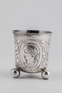 Ball foot cup: Ball foot cup Nuremberg, 18th century silver. The wall with three oval medallions with portraits of emperors between them acanthus work. On the lip rim monogram FR with crown. Bottom side stamped