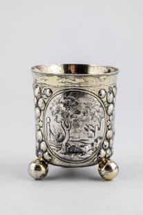 Ball foot cup: Ball-foot cup Nuremberg, master Johann Eissler (master 1665 - 1708), around 1685 Silver, partly gilded. On the wall in three oval medallions tree-covered landscapes. Between the medallions fruit bunch