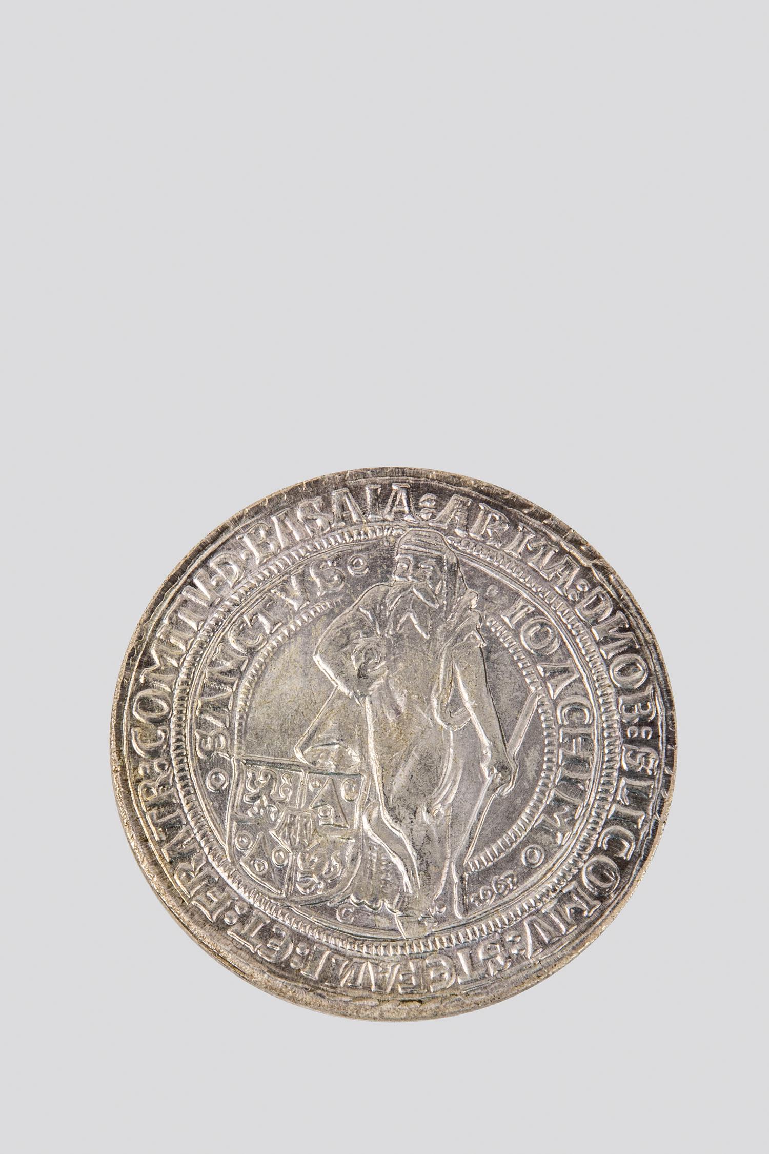 Double Thaler: Doppeltaler Stephan Burian Heinrich Hironymus, 1520, reminted 1967. 38gr.