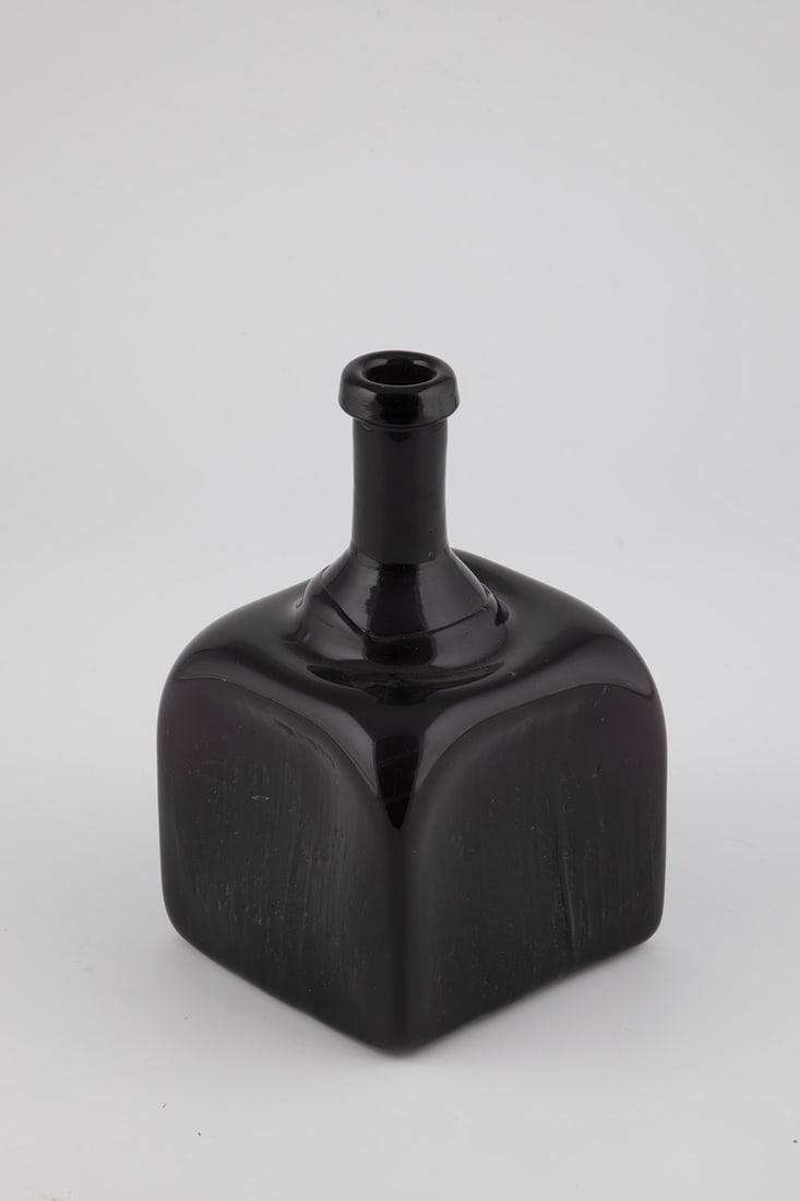 Square bottle of violet glass: 9/24 (1 of 1)