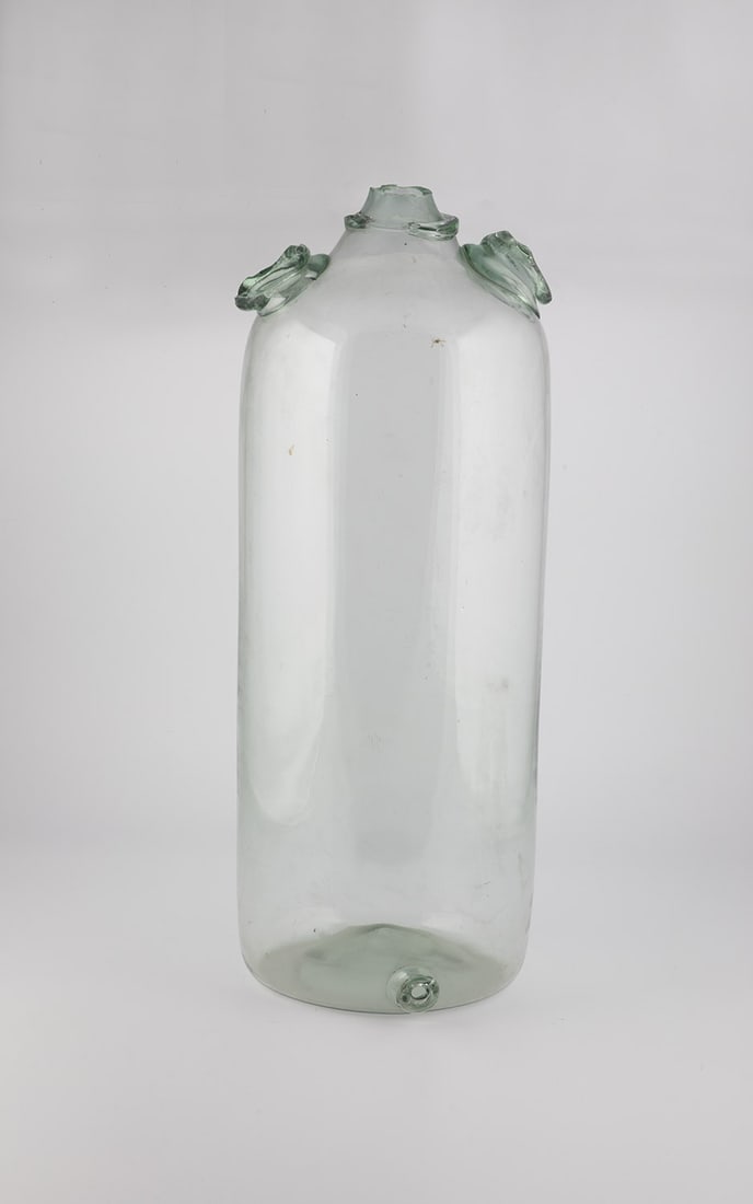 Large Woulfe bottle: Large Woulfe bottle GlashÃ¼tte Schmidsfelden, AllgÃ¤u, 19th century Greenish glass with slightly high bottom. On rounded shoulder two openings with reinforced edge. Muzzle sharp-edged, glass threa