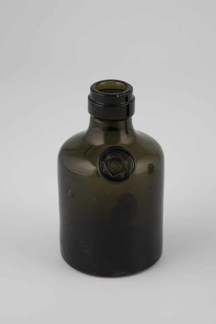 Small sealing bottle (1 of 1)