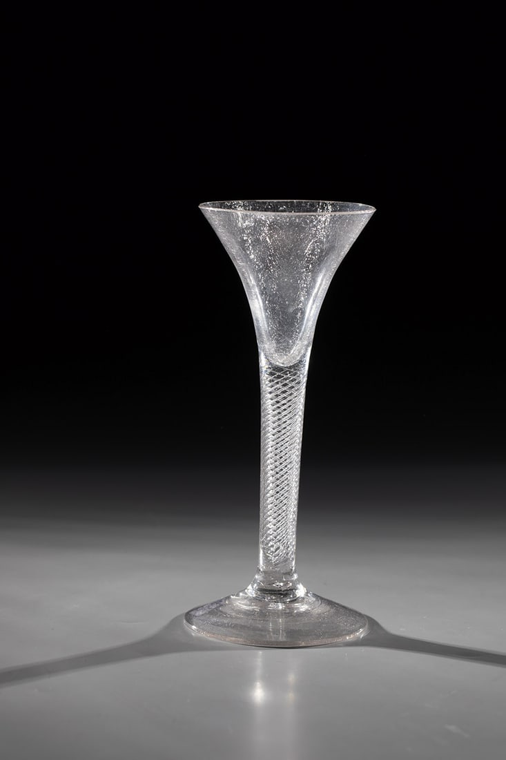 Thread jar with funnel-shaped cappa (1 of 1)