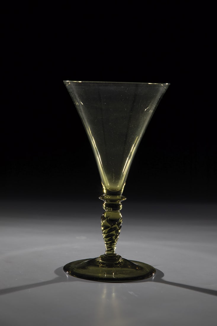 Pointed calyx (1 of 1)