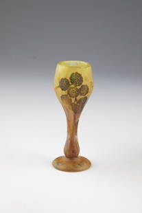 Vaeschen with blackberry branch: Daum FrÃ¨res, Nancy, c. 1910 Colorless glass with melted and melted powder in yellow, red, green and violet. Etched dÃ©cor all around: foliage and fruits of blackberry. Inner drawing in shallow