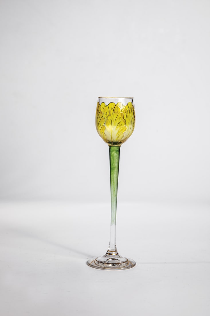 Liqueur glass: Liqueur glass Fritz Heckert, Petersdorf, around 1900 Colorless glass with green and yellow transparent enamel. All-round stylized petal dÃ©cor. Contour and interior drawing in polished gold. H. 16 c