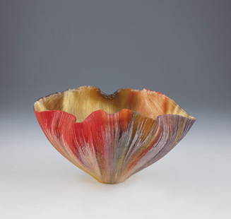 Shell object: Shell object Toots Zynsky Extended, fused and hot-deformed colored glass threads. H. 13 cm, L. 23 cm. Lit.: Contemporary Crafts and the Saxe Collection, The Toledo Museum of Art, Hudson Hills Press, N