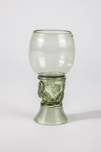 Roemer: Roman German around 1700 Green glass with demolition. Woven foot. Shaft with two rows of offset applied berry nubs. Thread pinched at the base of the compressed, bulbous cuppa. H. 12.5 cm