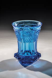 Ranft Mug: Ranftbecher Harrachsche Huette, Neuwelt, ca. 1835 Sapphire blue glass. Bottom with notched grinding. Passively sanded Ranft partly chipped. Bell-shaped, six-faceted wall decorated with high-cut arch