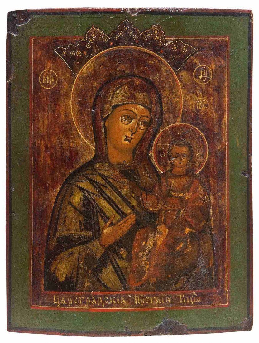 Zwei Ikonen mit der Gottesmutter: Zwei Ikonen mit der Gottesmutter Russland, 19. Jh. Tempera auf Kreidegrund auf Holz. Hintergrund bei einer Ikone versilbert und goldfarben lasiert. Bereibungen, Farbverluste. 35,5 x 30,8 / 33 x 25 cm 