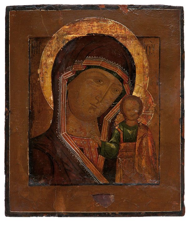Drei Ikonen: Drei Ikonen Russland, 19. Jh. Tempera auf Kreidegrund auf Holz, teils mit Kowtscheg, partielle Vergoldung. Bestehend aus Christus Pantokrator mit zwei Randheiligen (40,2 x 34,5 cm), der Gottesmutter v