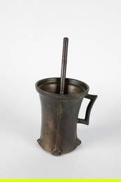 Gothic single-handle mortar with pestle