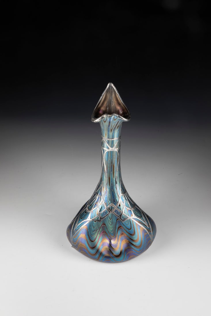 Vase in the form of a rose detonator with galvanized fine silver decoration ''Ruby phenomenon Gre: Vase in the form of a rose detonator with galvanized fine silver decoration ''Ruby phenomenon Gre 6893'' Loetz Wwe., Klostermühle, c. 1898 Ruby red underlay, the colourless top layer silver-yellow sp