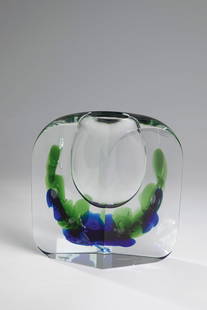 Unikat-Vasenobjekt: Unique Vase Object Pavel Hlava, 1977 Colourless glass with pierced air bubbles, blue and green inclusions, cut and polished. Signed in diamond crack: P.Hlava Czechoslovakia. Minimal chipping. H. 22.4