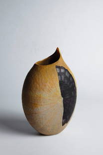 Vase ''Bamboo'': Vase ''Bamboo'' Tsuchida Yasuhiko, 1999 Colourless glass, with beige partial overlays, black-violet thread melting in 'reticello' technique. Almost the entire surface has been reworked in the 'battuto