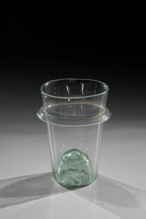 Ölllampeneinsatz: Oil lamp insert Middle German, around 1600 Lamp glass. Light green, thin-walled glass with a very high base and demolition. Wall with collar. H. 10 cm Lit, Dexel, utility glass, fig. 65.