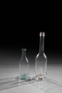 Two apothecary vials: Two apothecary bottles, 19th century, colourless, one with slightly greenish glass. Raised floor with demolition. One with a thread on the edge of the muzzle. H. 13 or 21 cm