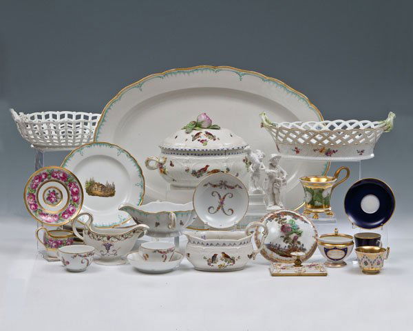 Konvolut: 35 Porzellanteile: Konvolut: 35 Porzellanteile Konvolut: 35 Porzellanteile KPM, Berlin, 18. - 20. Jh. Verschiedene Dekore. Teils besch.. Konvolut: 35 Porzellanteile KPM, Berlin, 18. - 20. Jh. Verschiedene Dekore. Teils