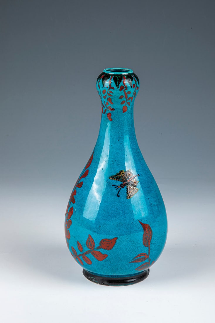Vase: Vase Théodore Deck, Paris, circa 1900 Sand-colored shards with turquoise-blue glaze. Decorated on it with shrubs and a butterfly in dark green, black, red and yellow. Fire crack. Underside with incis