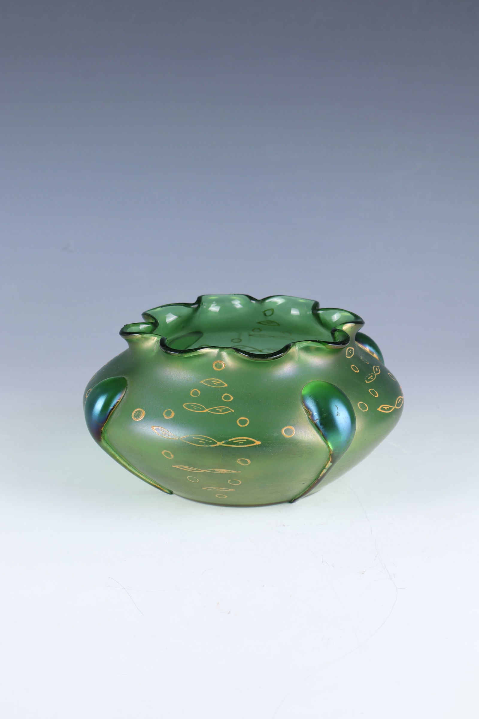 Vase ''creta Vesuvian'': Vase ''creta Vesuvian'' Loetz Wwe., Klostermühle, 1901 Green glass with four green drop-shaped overlays. Ornamental decoration in relief in yellow-gold enamel between the editions. Ninefold wavy muzz