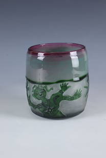 Vase ''Fingerspitzengefühle'': Vase ''Fingerspitzengefühle'' Erwin Eisch, 1993 Colourless glass, slightly fuchsia and light green powder melting. Emerald green overlay. After cooling, relief-etched decoration, partly polished. Und