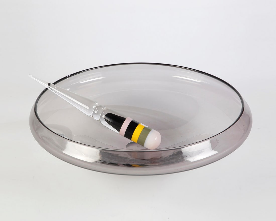 Shell Object: Bowl object Richard Meitner, 1980 Two-part. Clear and coloured glass, partly underpinned, cut, polished and glued. Deeply hollowed bowl in smoky grey glass. Both parts signed: R. Meitner '80 3-1-32 an