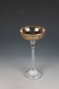 Champagne bowl: Champagne bowl Josephinenhütte, Schreiberhau, 1905/06 Colourless glass with faceted hollow base and shaft. On Kuppa plant décor made of relief and polished gold painting: ribbons, flowers