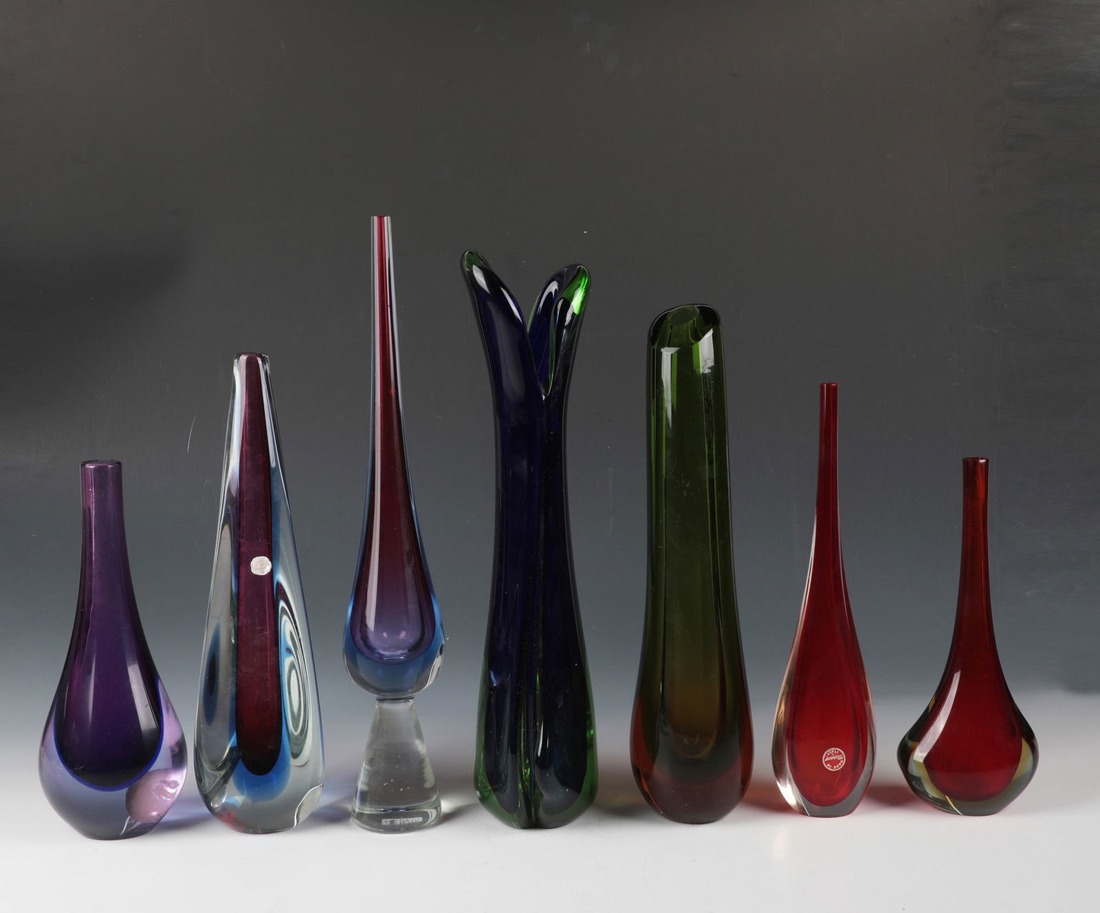 Mixed lot: Seven vases (1 of 1)