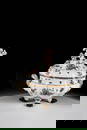 Magnificent lidded tureen ''Yellow Lion'' Meissen, 1735-38 Oval, slightly bulging body resting on fo