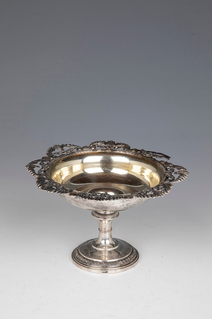 Top-mounted bowl: Bowl on top, Vienna, 19th century, silver, gilded inside. Round, slightly stepped hollow base with embossed floral ornamental band on this small shaft and the expansive bowl with palmette frieze, arou