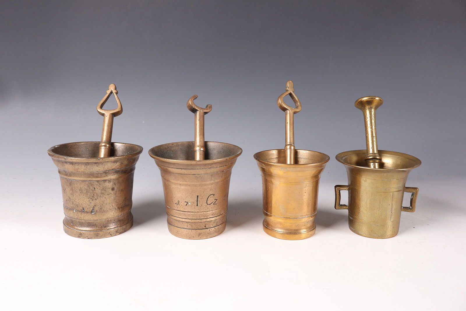 Mixed lot of four bronze mortars with pestle (1 of 1)