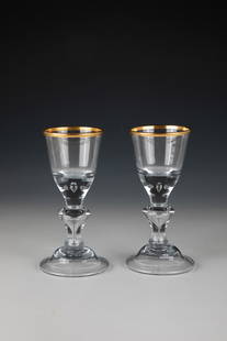 Pair of goblet glasses: Pair of goblet glasses Lauenstein, c. 1770 Colourless glass with tear-off. Slightly curved disc base with folded edge downwards. Hollow baluster shaft. In the massive base of the kuppa, five pierced