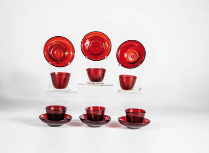 Six bowls with lower bowls made of gold ruby glass
