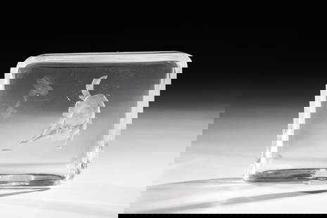Business card tray: Business Card Bowl First half of the 20th century Rectangular body made of thick-walled, colorless glass. In the mirror in deep cut, this partly matted, a cat playing with a burning cigar. 8 x 10 cm.