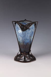 Vase with snowdrops: Vase with snowdrops Henri Bergé (décor), Daum Frères, Nancy, c. 1905 Colourless glass with flaky powder melting in white opal and blue. The outer wall with melting of overlay plates in white. Etche