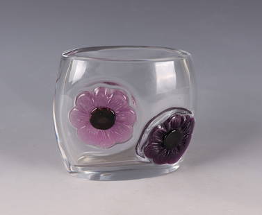 Vase: Vase Cristallerie Daum, 20th century Thick-walled, colourless glass. Decor melted on the wall: blossoms. Pâte-de-verre. Signed in engraving above the stand: Daum France. H. 11.5 cm.