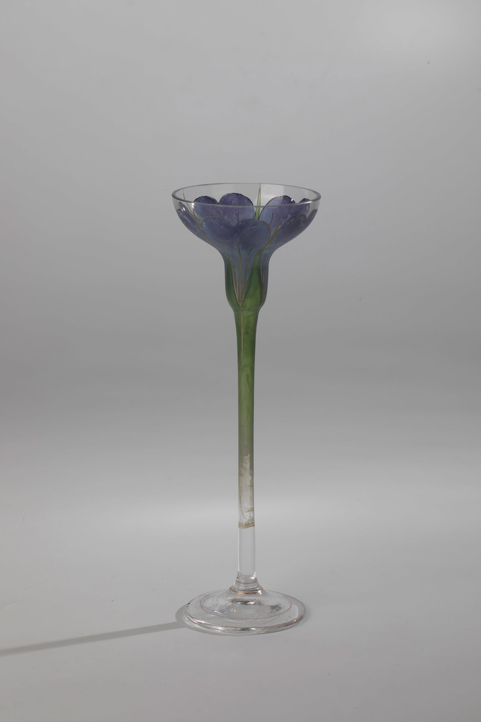 Liqueur glass: Liqueur glass Fritz Heckert, Petersdorf, around 1900 Colourless glass with green and violet transparent enamel. Stylized petal décor all around. Contour and interior drawing in polished gold. H. 16.3