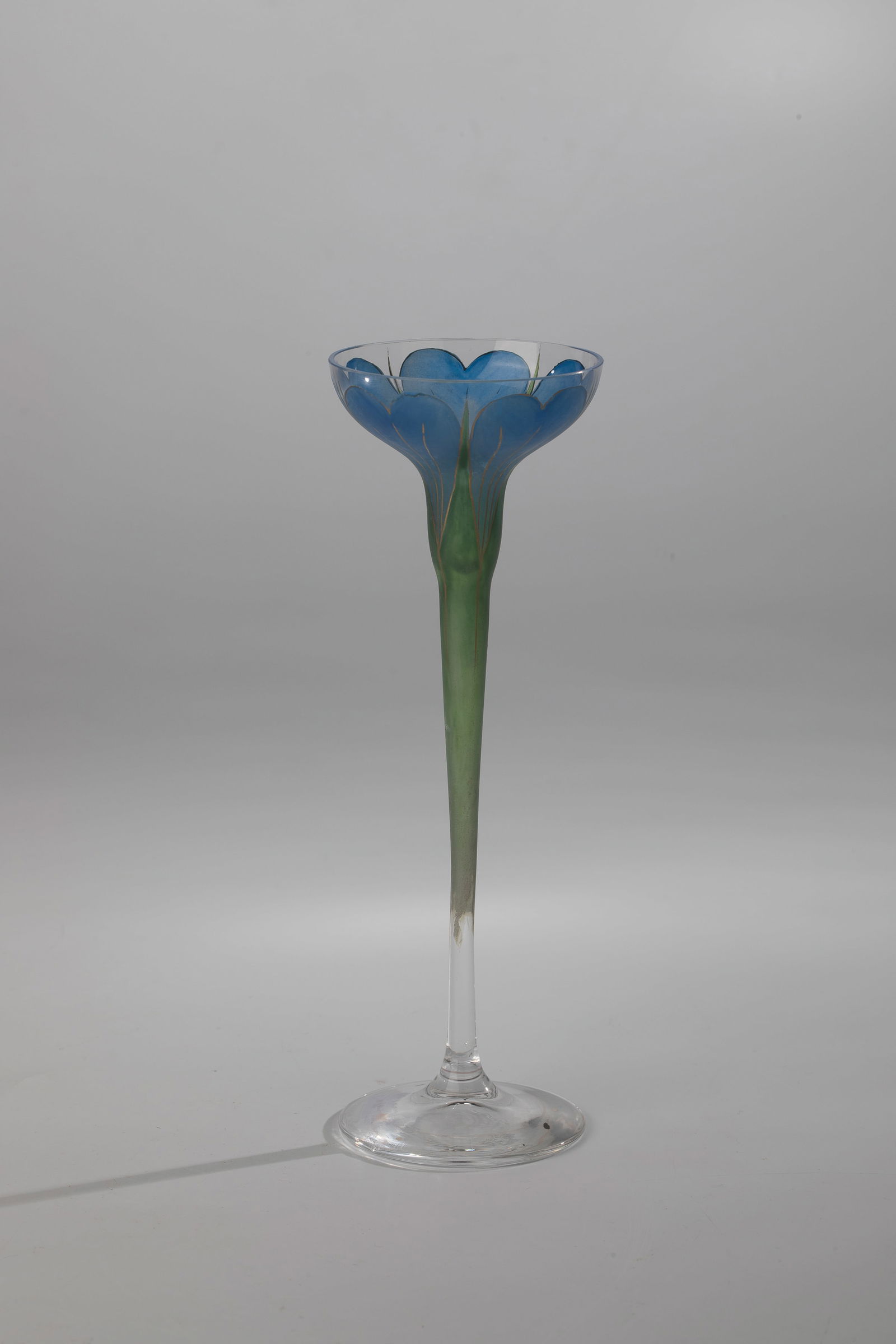Liqueur glass: Liqueur glass Fritz Heckert, Petersdorf, around 1900 Colourless glass with green and blue transparent enamel. Stylized petal décor all around. Contour and interior drawing in polished gold. H. 16.3 c