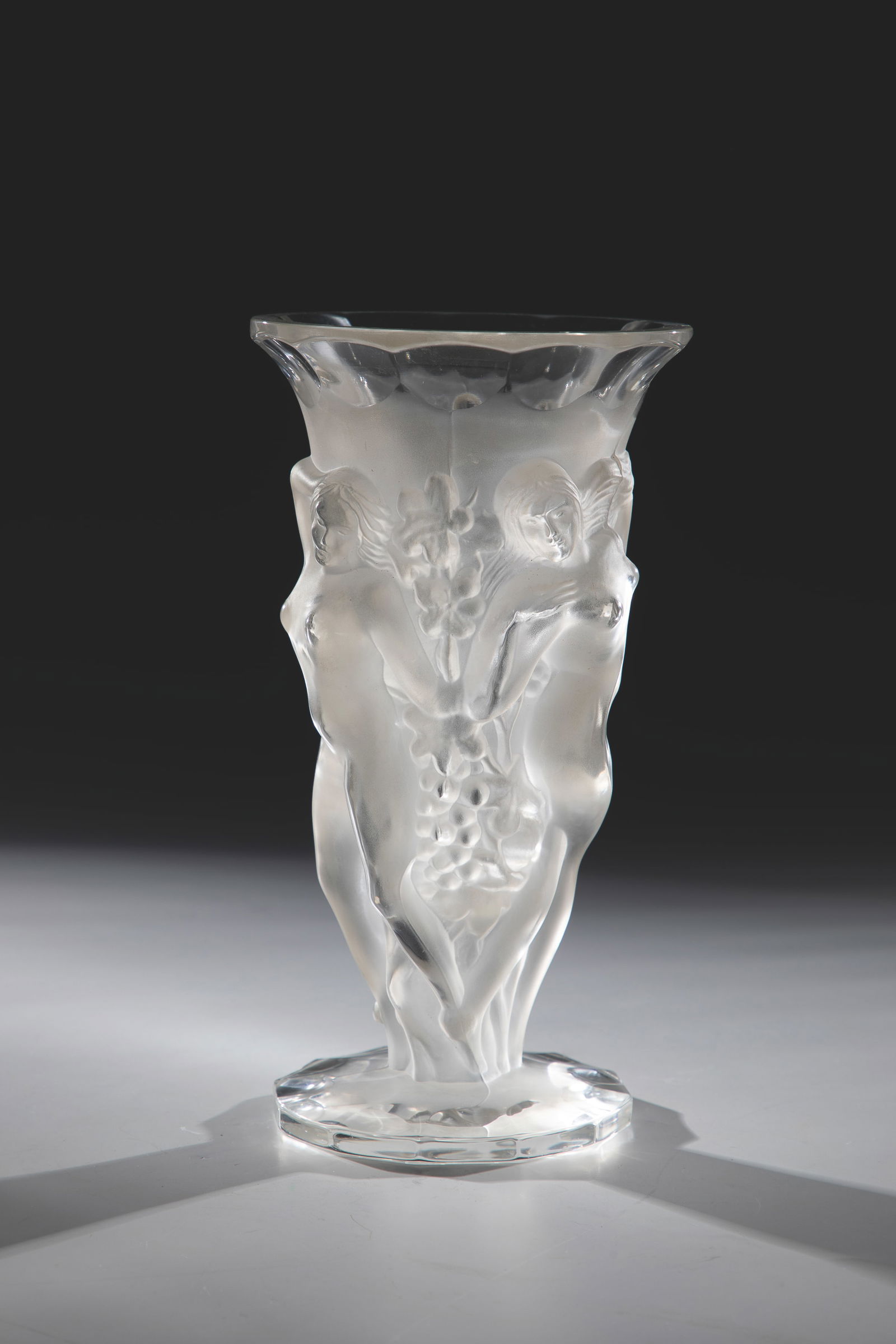 Vase: Vase Heinrich Hoffmann, c. 1920-1930 Colourless, pressed glass with bacchantes in relief all around as nudes, surrounded by decoratively designed vines.