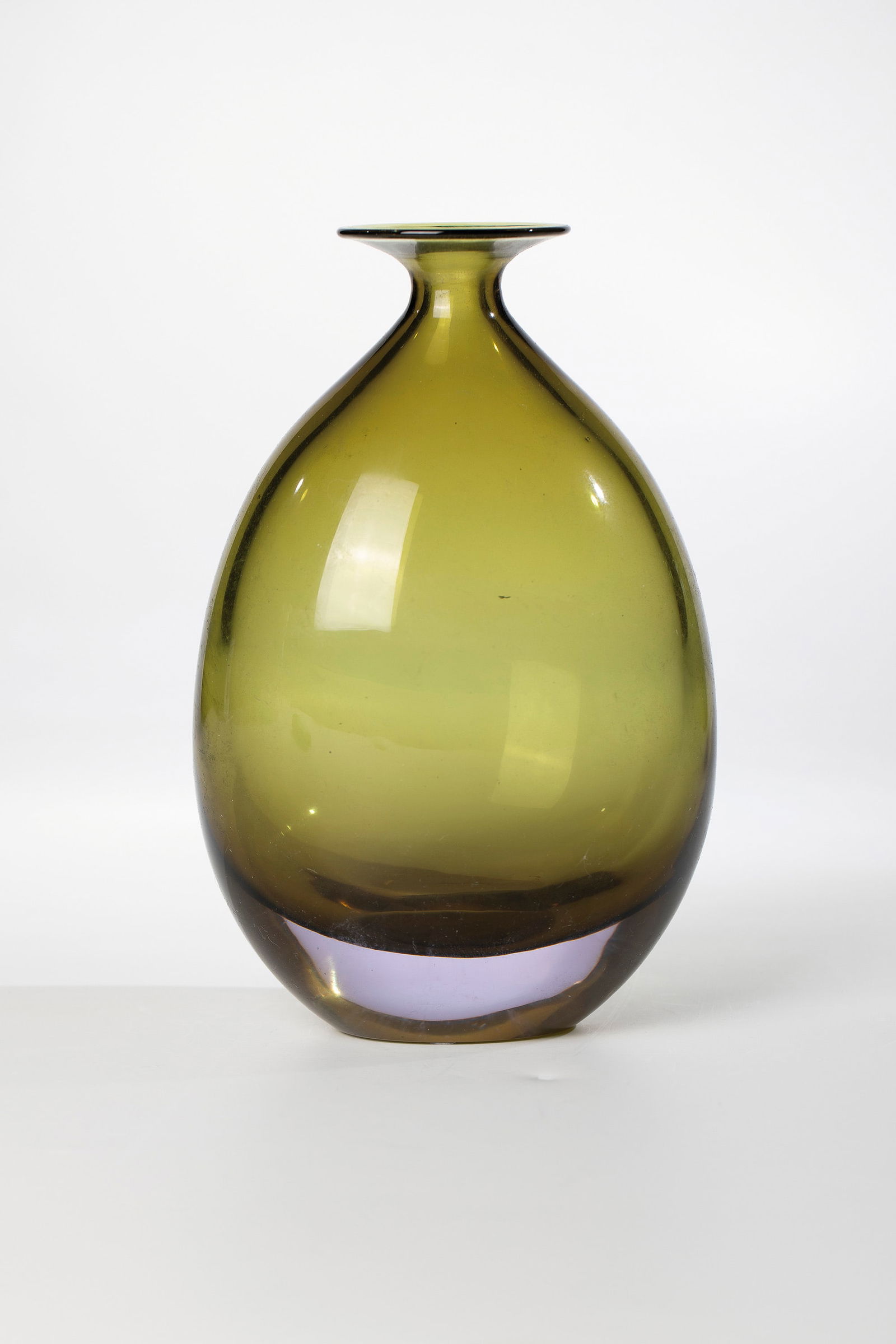 Bottle vase ''Sommerso'': Bottle vase ''Sommerso'' Antonio Da Ros (design), Vetreria Gino Cenedese, Murano, 1963 Colourless glass with olive underlay. H. 21 cm. Please note that this object is subject to standard taxation. For