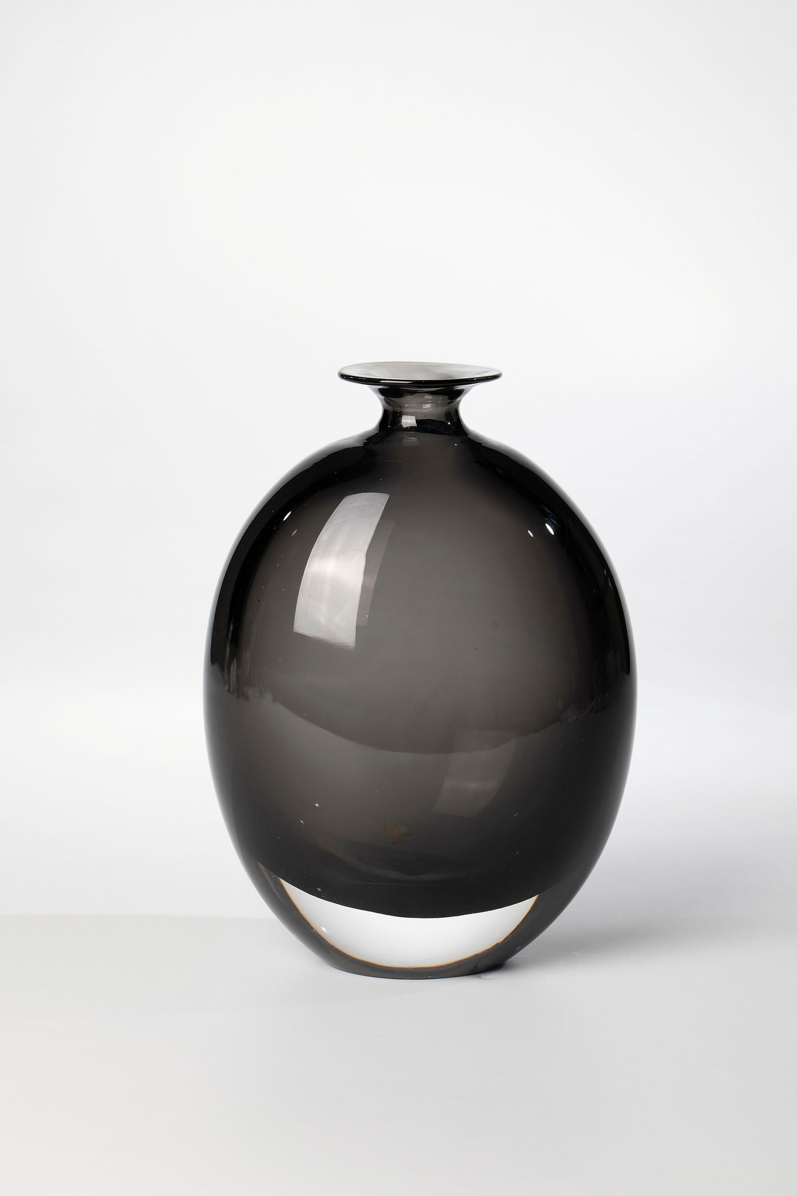 Bottle vase ''Sommerso'': Bottle vase ''Sommerso'' Antonio Da Ros (design), Vetreria Gino Cenedese, Murano, 1963 Colourless glass with grey-black underlay. H. 20 cm. Please note that this object is subject to standard taxation