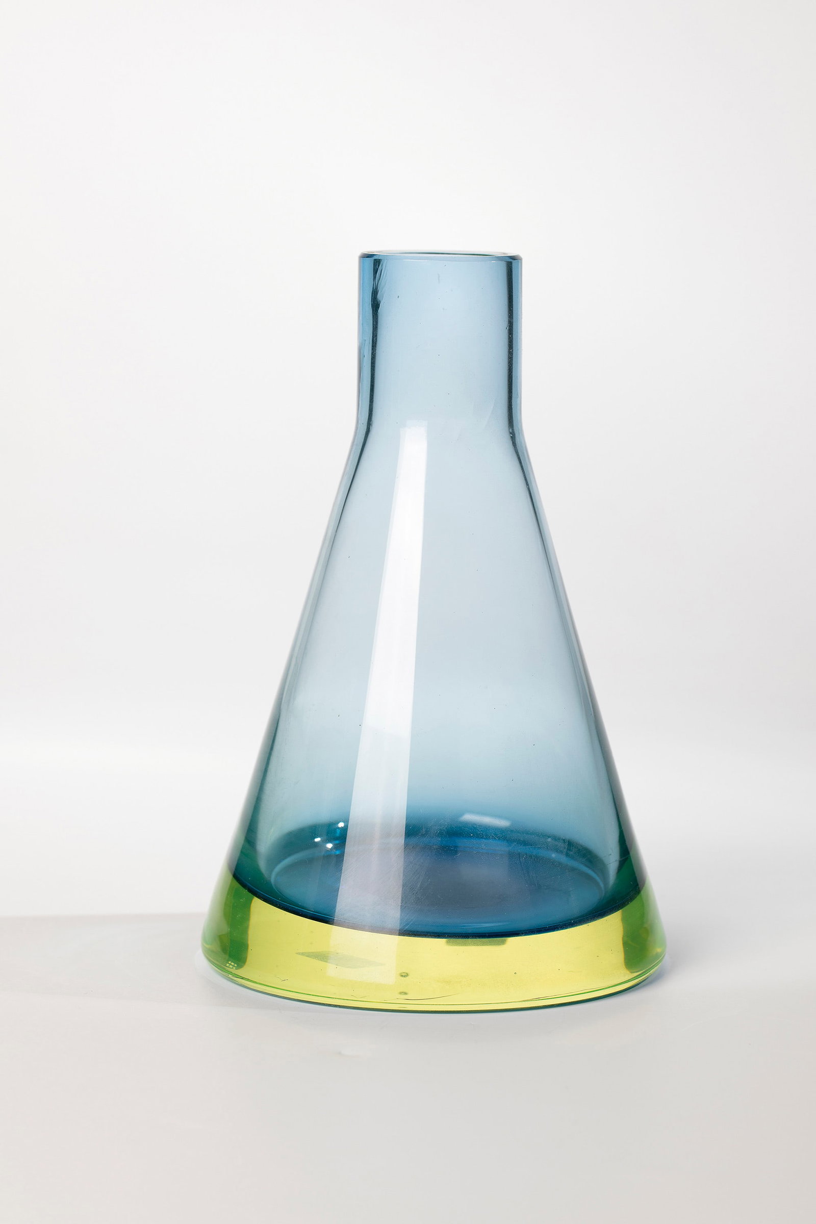 Bottle vase: Bottle vase Antonio Da Ros (design), Vetreria Gino Cenedese, Murano, 1963 Anna-yellow glass with light blue underlay. H. 19.5 cm. Please note that this object is subject to standard taxation. For cust