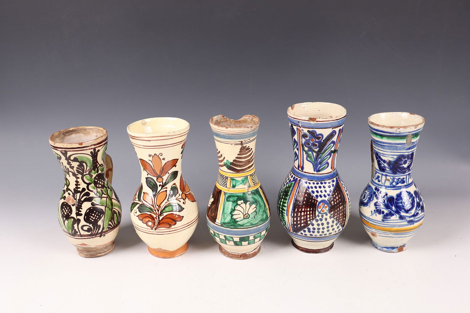Mixed Lot of 5 Pear Jugs: Mixed lot of five birch jugs Transylvania, various. Manufactories, 19th and 20th centuries Polychrome, geometric and floral ornaments on an ivory background. Some with signs of use. H. 20 - 23 cm