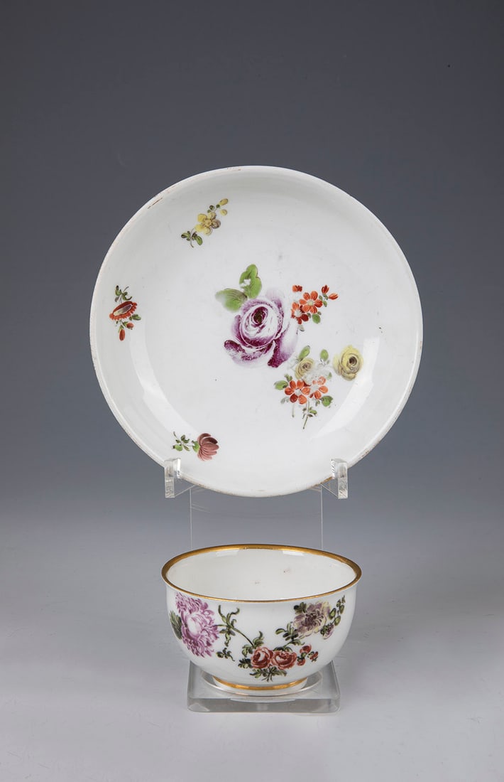Bowl with saucer: Bowl with saucer Vienna, 19th century Hemispherical body with gilded lip rim on a standing ring. Deeply hollowed lower shell. On the cup as well as coasters painted polychrome bound garden flowers and