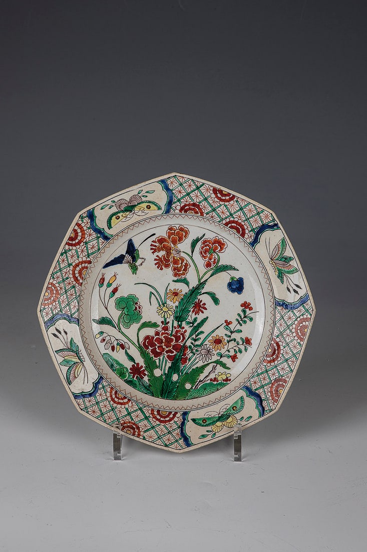 Ornamental plate: Ornamental plate China, 19th century Octagonal plate made of white porcelain with spring-like depiction of butterflies and blooming flowers in the mirror as well as on the rim. D. 22.5 cm.