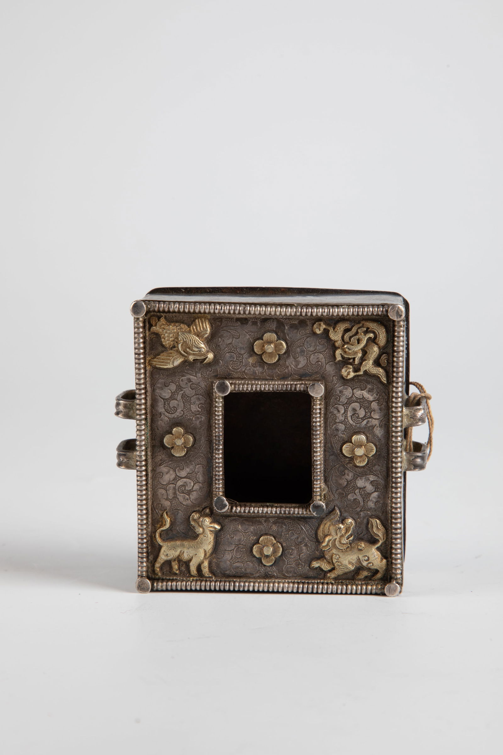 Travel shrine, so-called G'au (1 of 1)