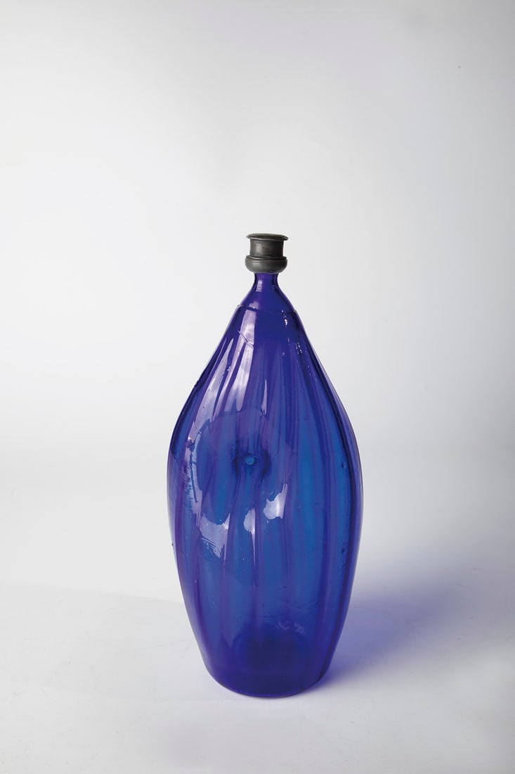 Navel bottle made of cobalt blue glass (1 of 2)