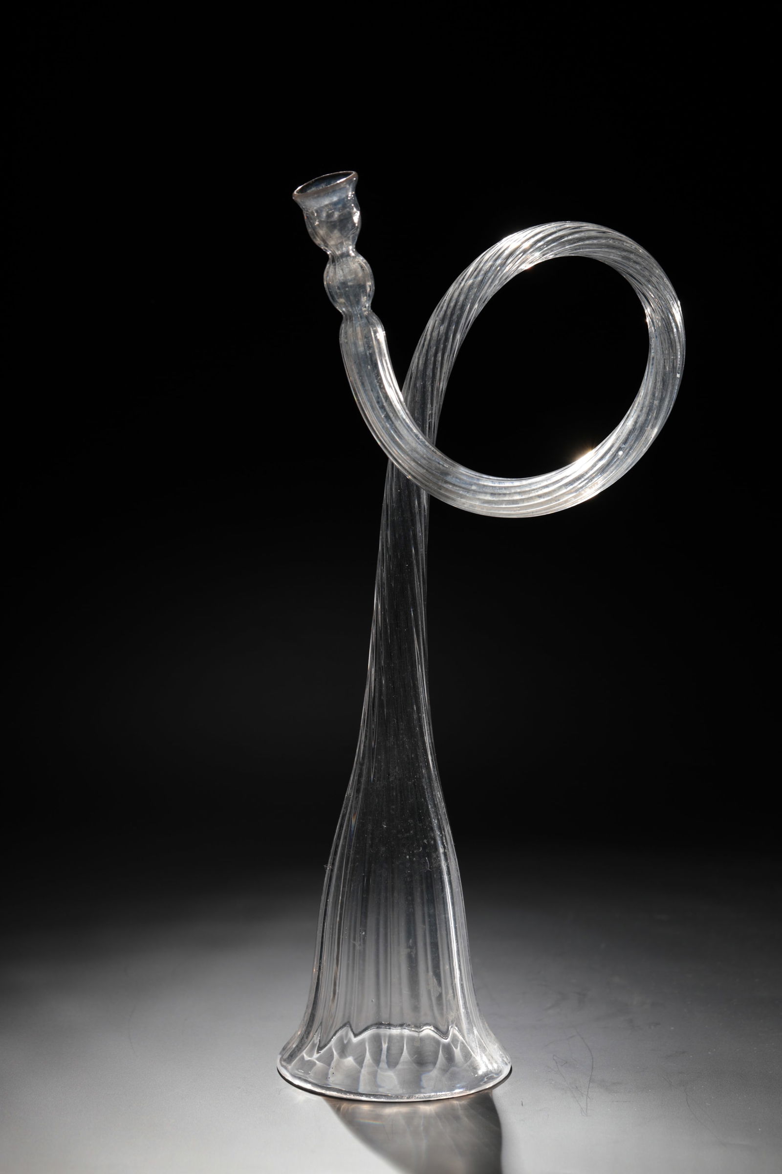 Trumpet (hunting horn): Trumpet (hunting horn) Germany or Netherlands, 18th/19th century Colourless, longitudinally optically blown glass, double constricted below the mouthpiece. L. 25.5 cm.